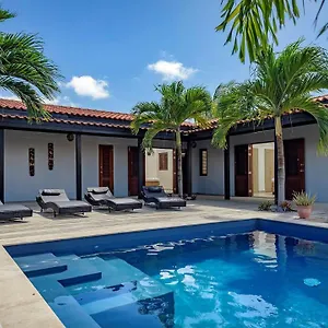 https://villa-wayaka-kralendijk-bonaire.comcaribbean.com